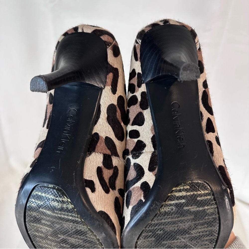 CALVIN KLEIN Women’s Size 9 Shoes Heels Leopard Print Cow Fur Dolly Style - Picture 7 of 16
